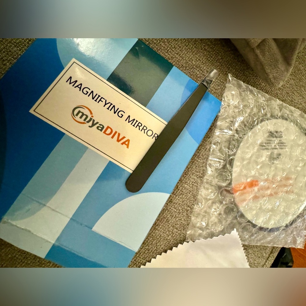 magnifying mirror